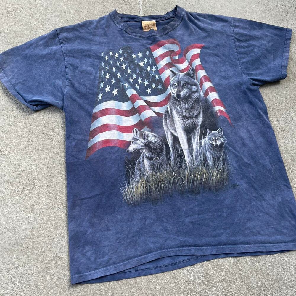 VINTAGE The Mountain Wolf Nature Graphic Tee Shirt